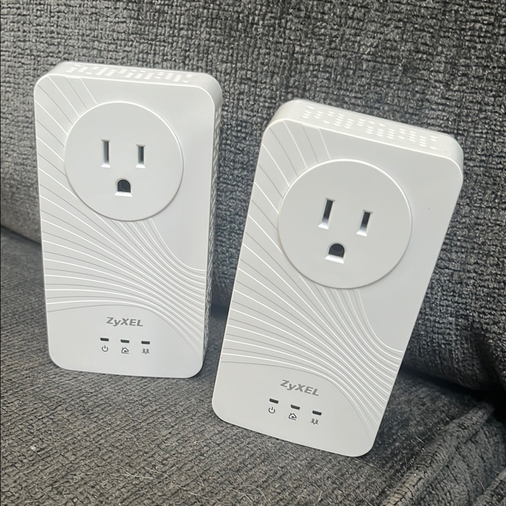 ZyXEL PLA5215 Lot of 2 Powerline Adapters Ethernet Networking Extenders